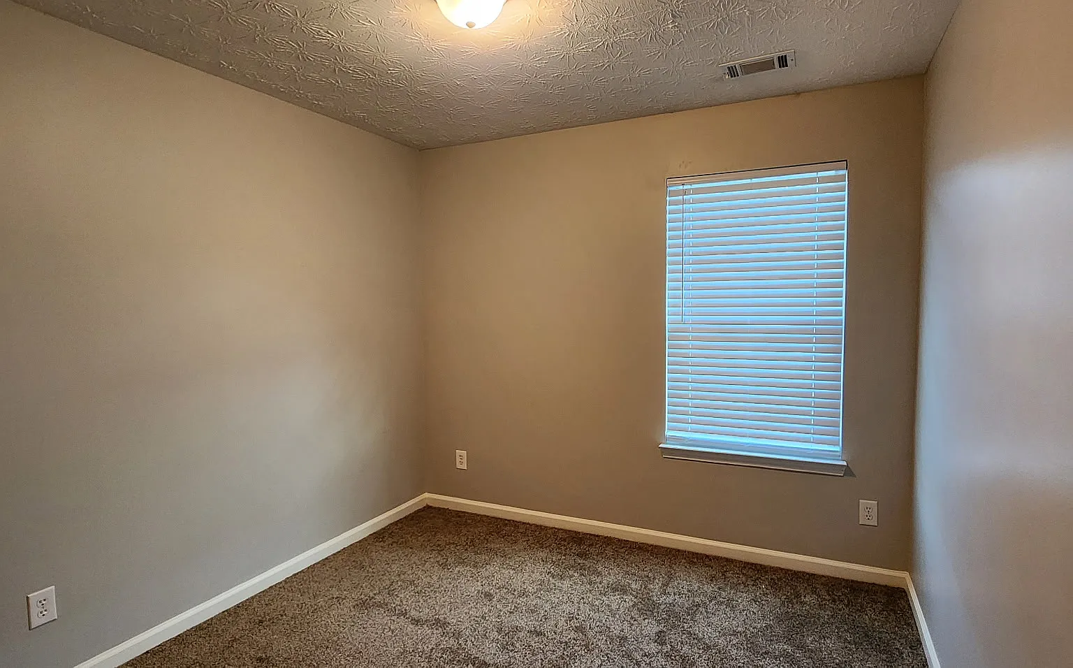 3 bed, 2.5 bath, $1,700 — Photo 4