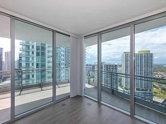 5th image of 90 SW 3rd St APT 3809