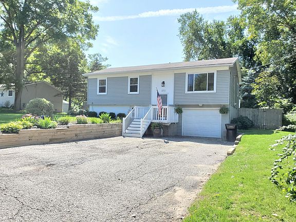 2nd image of 2212 Elmer Dr NE