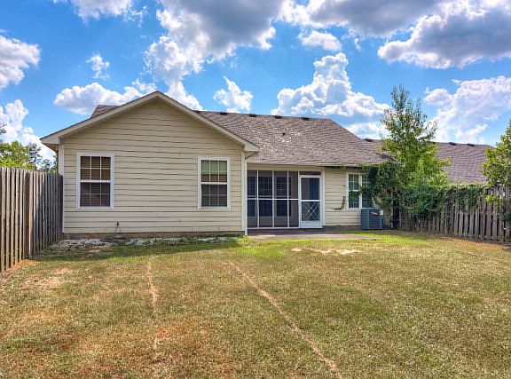 3rd image of 2704 Devereux Dr