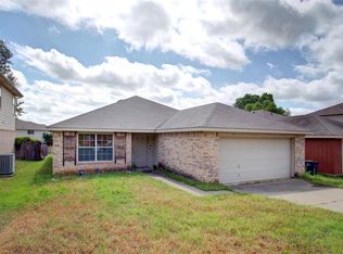 1717 Enoch Dr, Fort Worth, TX 76112