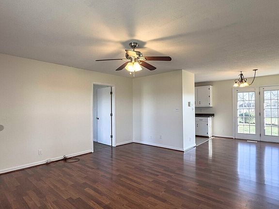 2nd image of 104 Waterford Dr