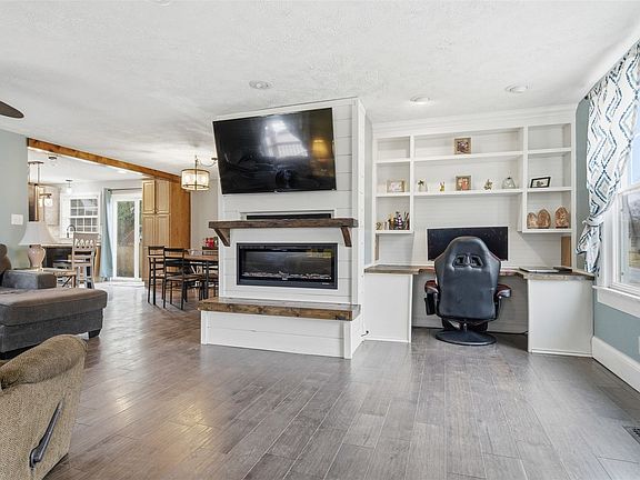 2nd image of 507 NW Race St