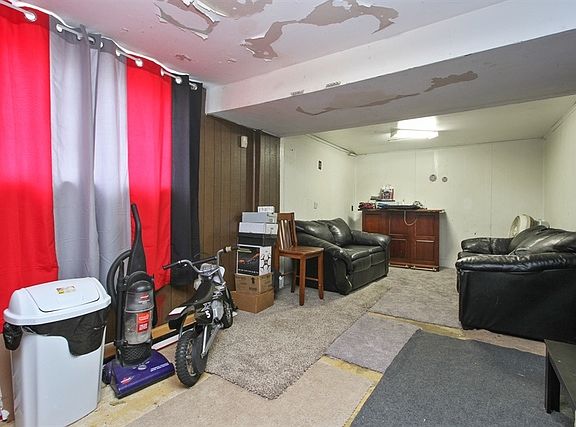 3rd image of 615 N Evergreen Ave