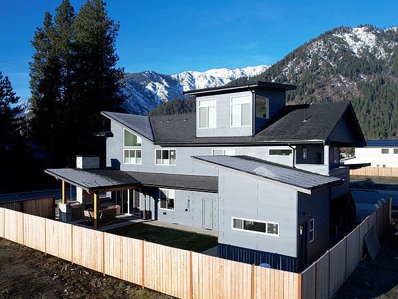 Surrounded with views of the mountains
