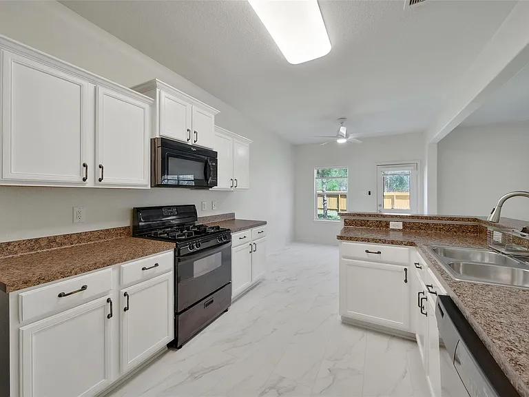 305 Crooked Pine Ct — Photo 12