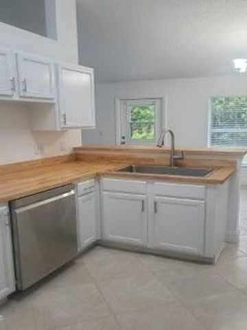 1949 SE Airoso Blvd - Property Image