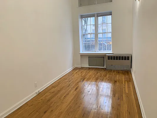 Rented by Joe Gotham LTD | media 23