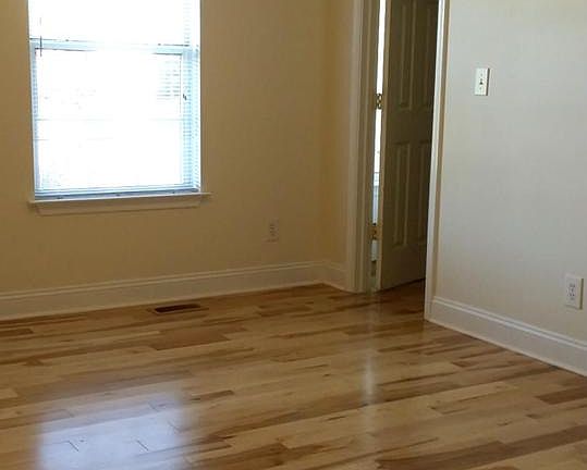5th image of 212 Sterling Ct