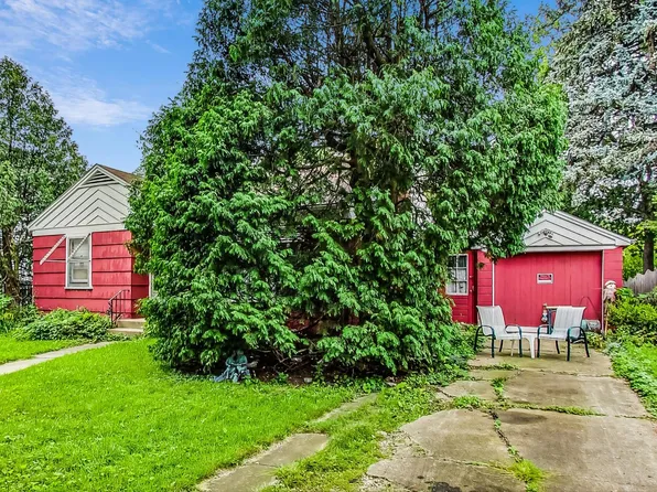 18 N Adams St, Westmont, IL 60559