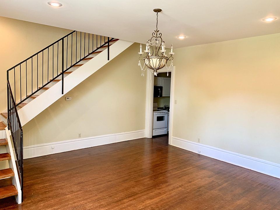1st image of 304 E 10th St #0