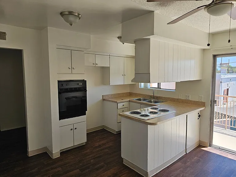 1414 W McFadden Ave — Photo 3