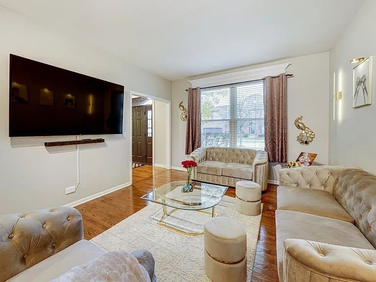 501 Crystal Ct — Photo 8