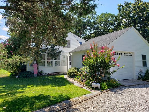 3rd image of 17 Oak Dr