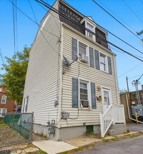 1st image of 11 Cedar Aly