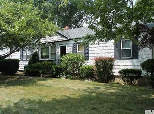 327 Manhattan Ave, West Babylon, NY 11704