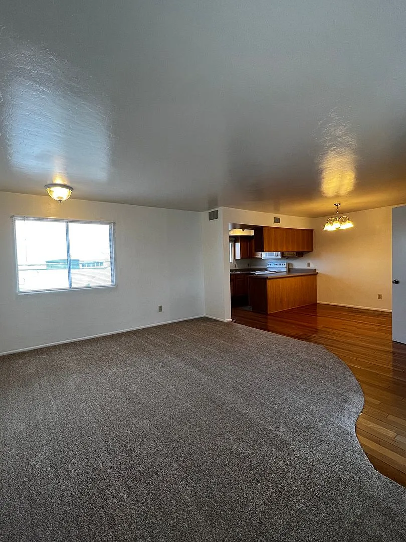 Upstairs Three Bedroom Condo ~ N. Prescott — Photo 2