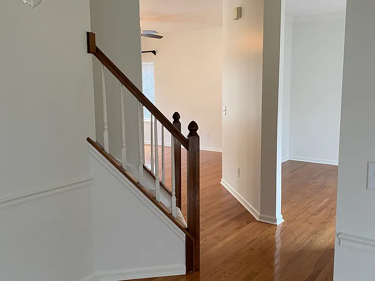 2054 Belmont Cir — Photo 9