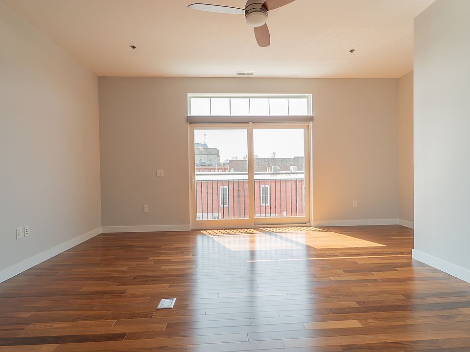 Living room nook/balcony