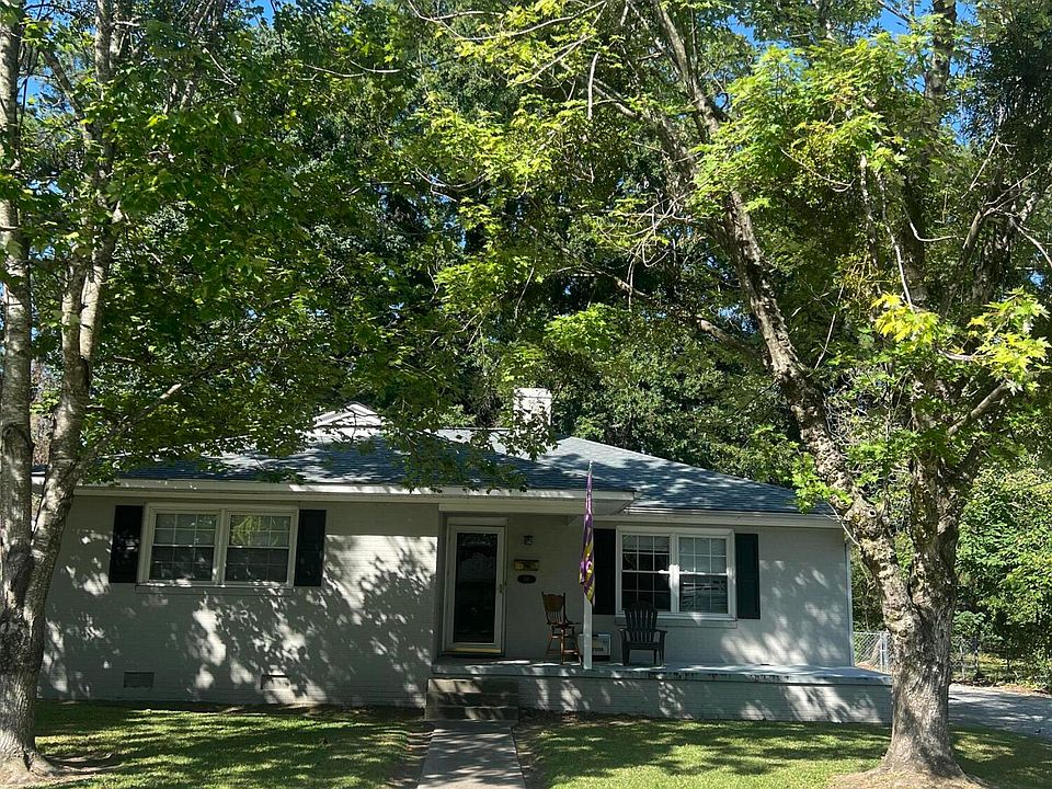 2nd image of 111 N Elm St