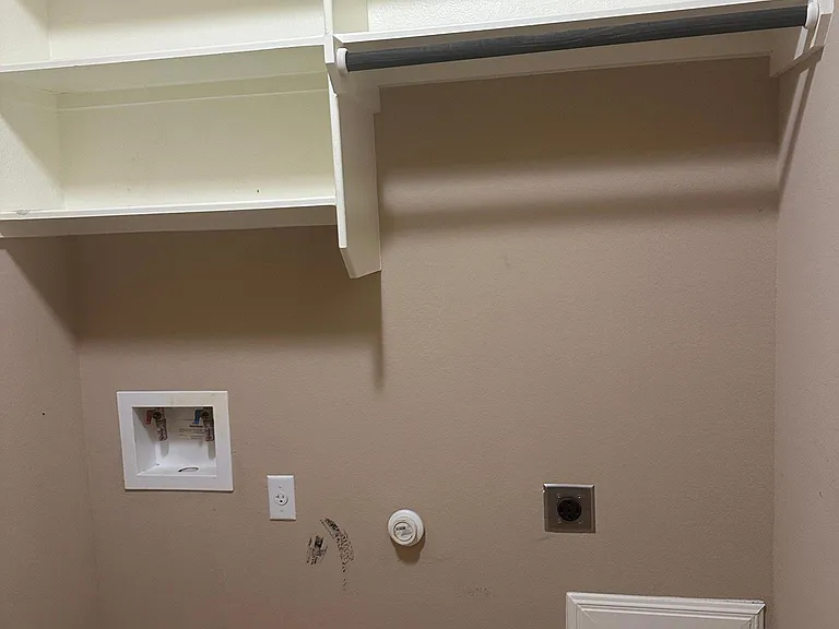 108 Lake Texana Ct — Photo 32