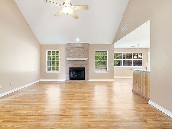3rd image of 329 Helena Dr