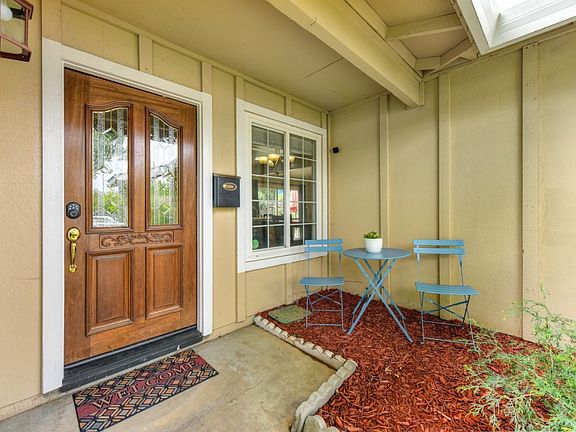 3rd image of 3039 Rosemont Dr