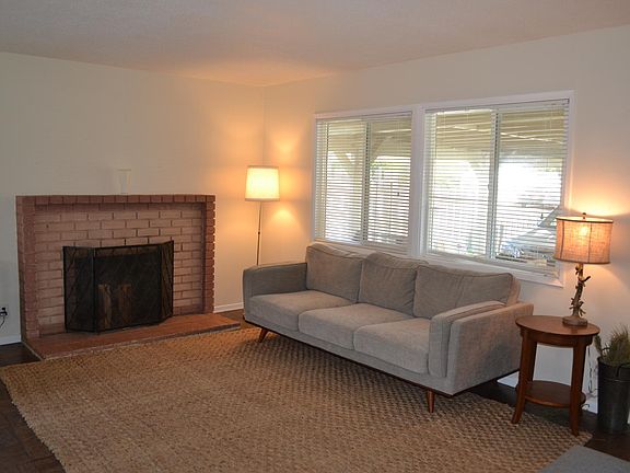 3rd image of 1653 Pinecove Dr