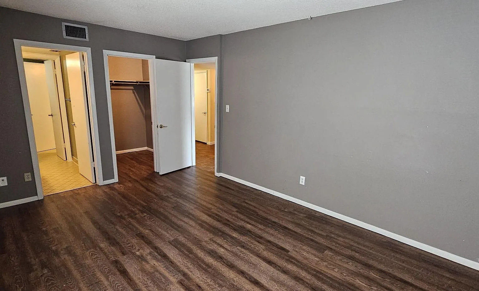 682 Midway Dr — Photo 2