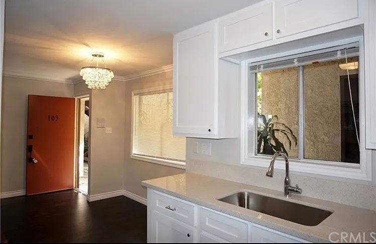 2 bed, 889 sqft, $2,850 — Photo 3