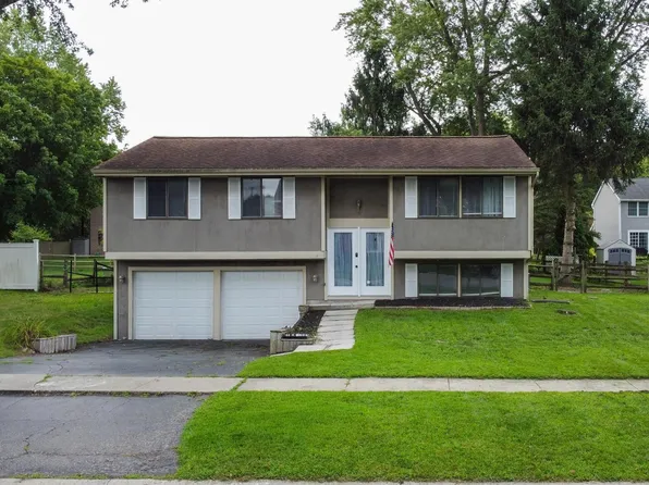 6715 Denbridge Dr, Sylvania, OH 43560