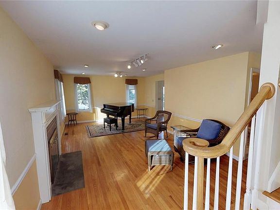 5th image of 59 Sheffield Ave
