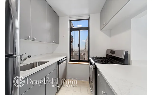 Rented by Douglas Elliman | media 26