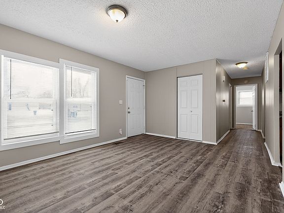 4th image of 9819 Bishop Ct