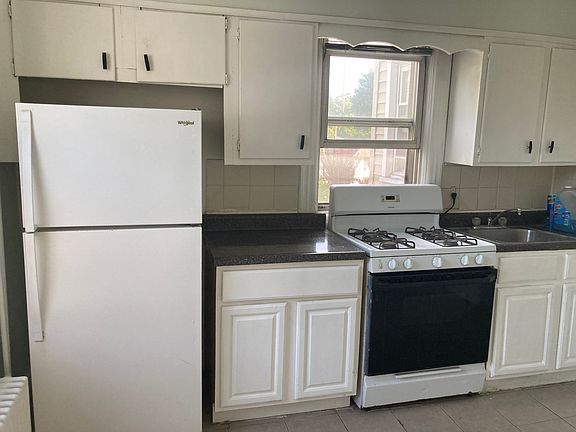 Large Eat-in -Kitchen