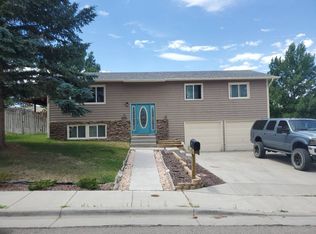 1805 Arkansas Dr, Green River, WY 82935