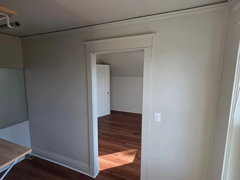 617 E 8th St — Photo 11