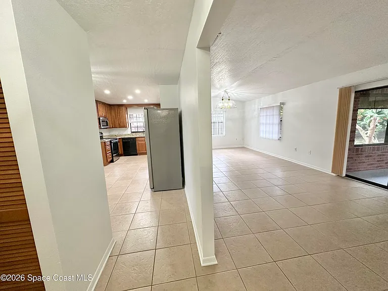 522 Karney Ave NE — Photo 3