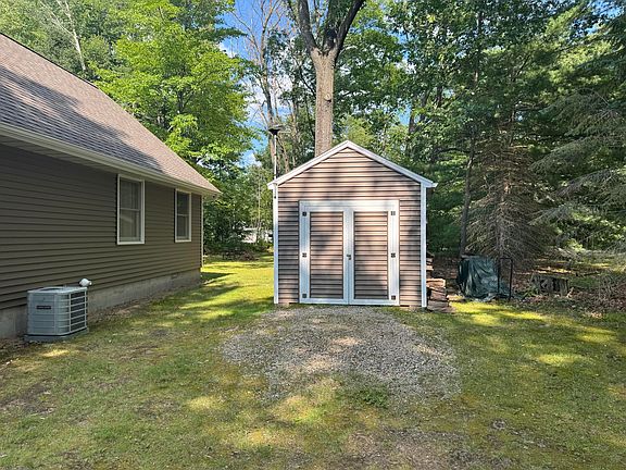 4th image of 138 Waldenwood Cir