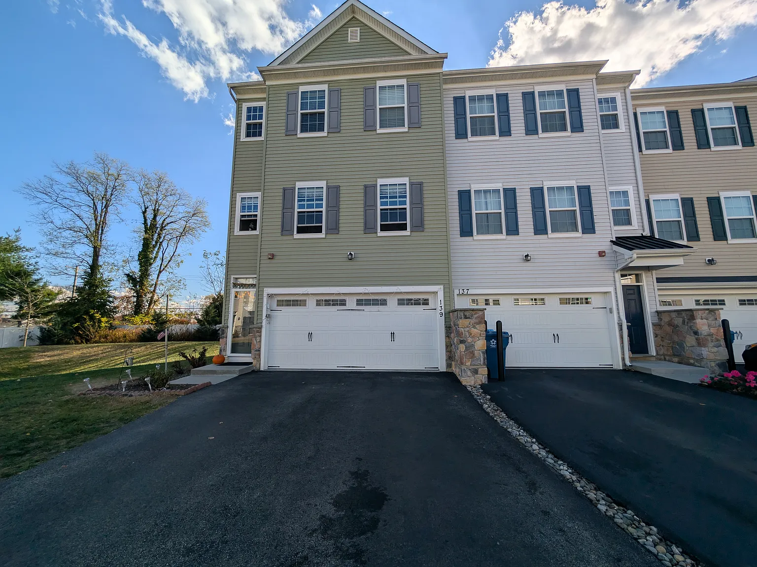 139 Mercer Ct — Photo 1