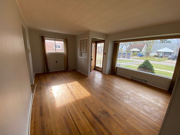 3rd image of 18244 Delaware Ave