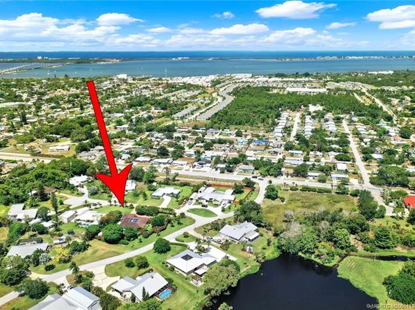 2822 NE Yorkshire Ln, Jensen Beach, FL 34957