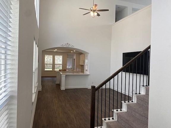 2nd image of 3962 Oak Creek Cir