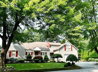 41 Star Lake Rd, Bloomingdale, NJ 07403