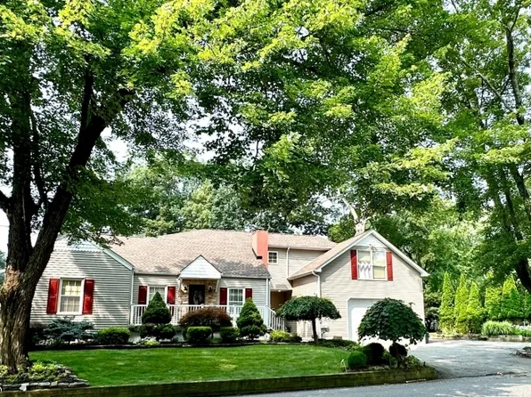 41 Star Lake Rd, Bloomingdale Boro, NJ 07403
