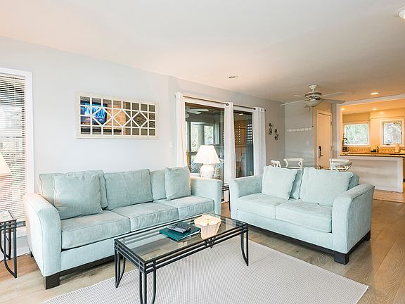 4th image of 4565 Park Lake Dr