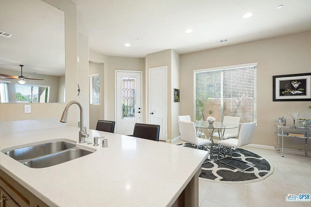 2 bed, 1321 sqft, $3,400 — Photo 4
