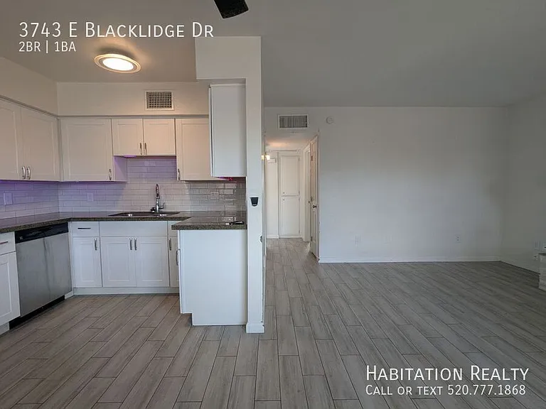3743 E Blacklidge Dr — Photo 4
