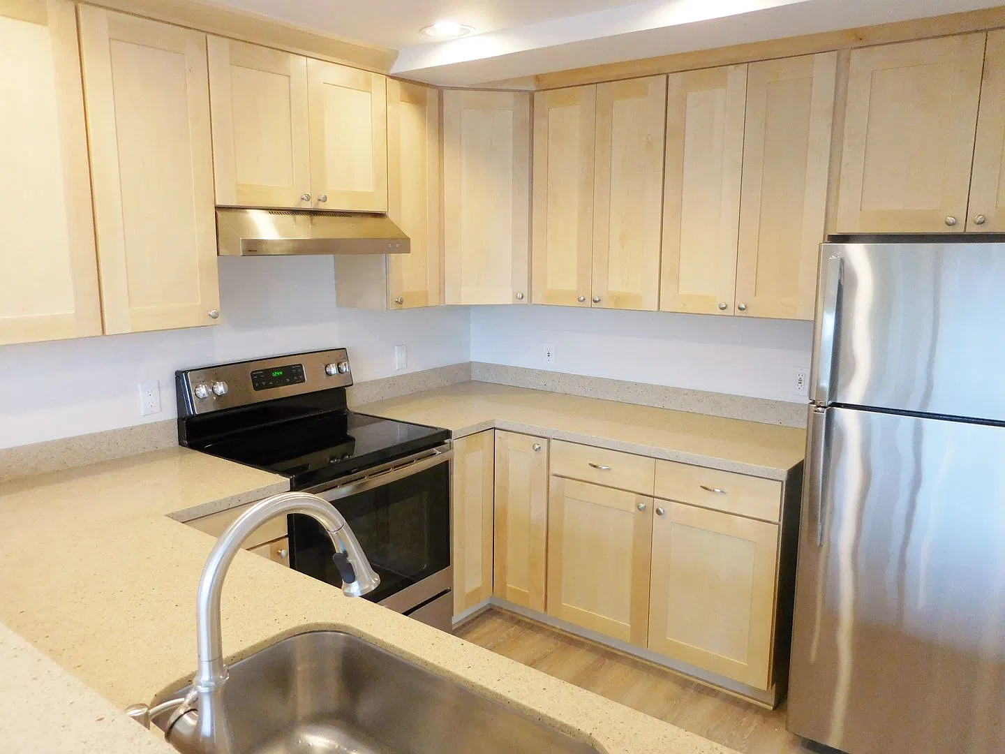214 W McGraw St — Photo 3