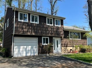 56 Fairway Dr, East Hanover, NJ 07936